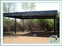 Fabrica techos de policarbonato para entrada de autos.