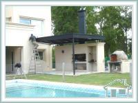 Cerramiento de patios y parques con pergolas de hierro.